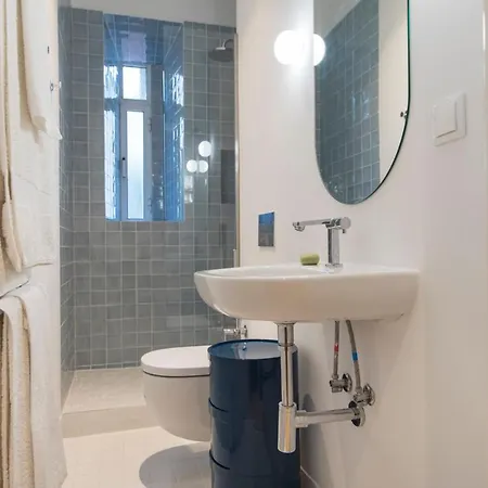 Lovelystay - Sunny Designer With River Views Apartament *