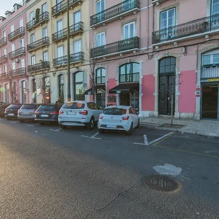 Lovelystay - Sunny Designer With River Views Apartament