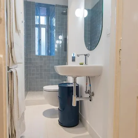 Lovelystay - Sunny Designer With River Views Apartament