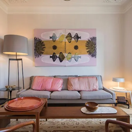 Lovelystay - Sunny Designer With River Views Apartament