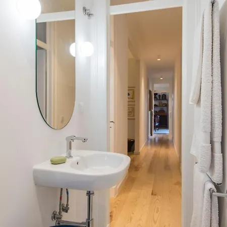 Lovelystay - Sunny Designer With River Views Apartament
