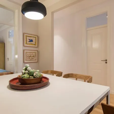 Lovelystay - Sunny Designer With River Views
