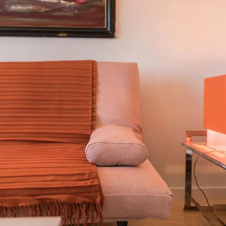 Lovelystay - Sunny Designer With River Views