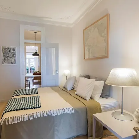 Lovelystay - Sunny Designer With River Views Apartament *