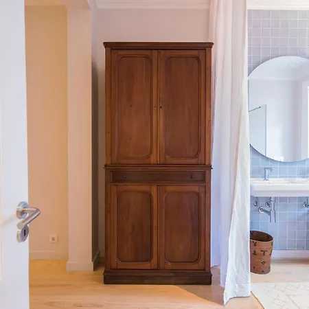 Lovelystay - Sunny Designer With River Views Apartament