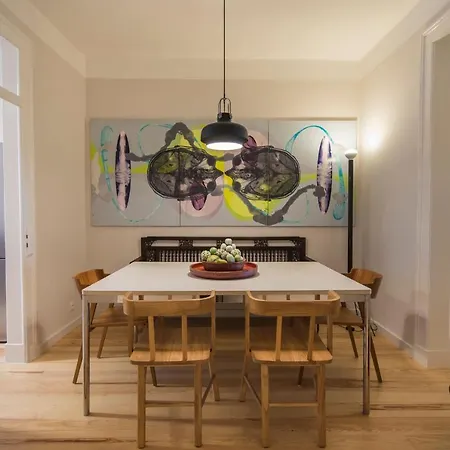 Lovelystay - Sunny Designer With River Views Apartament