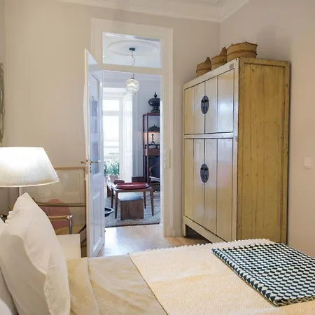 Lovelystay - Sunny Designer With River Views Apartament