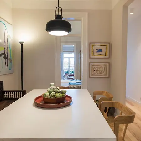 Lovelystay - Sunny Designer With River Views Lizbona