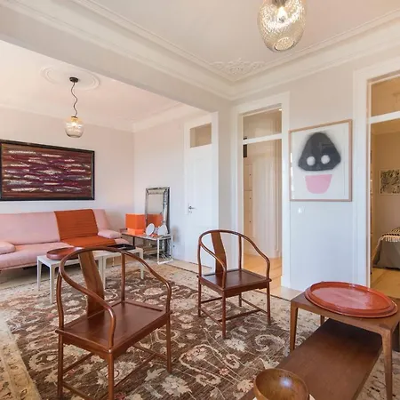 Lovelystay - Sunny Designer With River Views Apartament