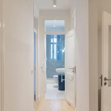 Lovelystay - Sunny Designer With River Views
