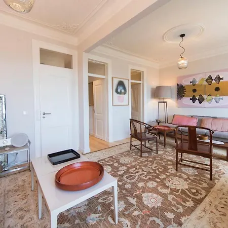 Lovelystay - Sunny Designer With River Views Lizbona