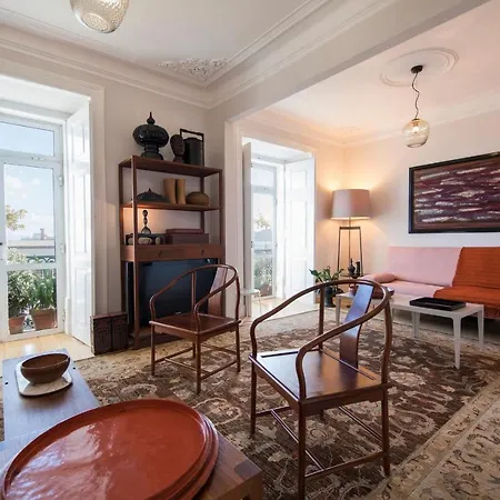 Lovelystay - Sunny Designer With River Views Apartament